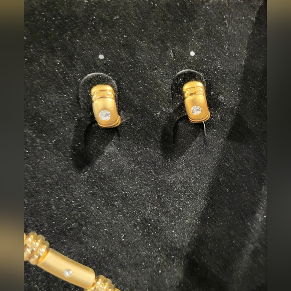 Lot of 4 sets of Vintage Bijoux Terner Pierced Earrings and Necklace Gold Tone - Picture 3 of 6